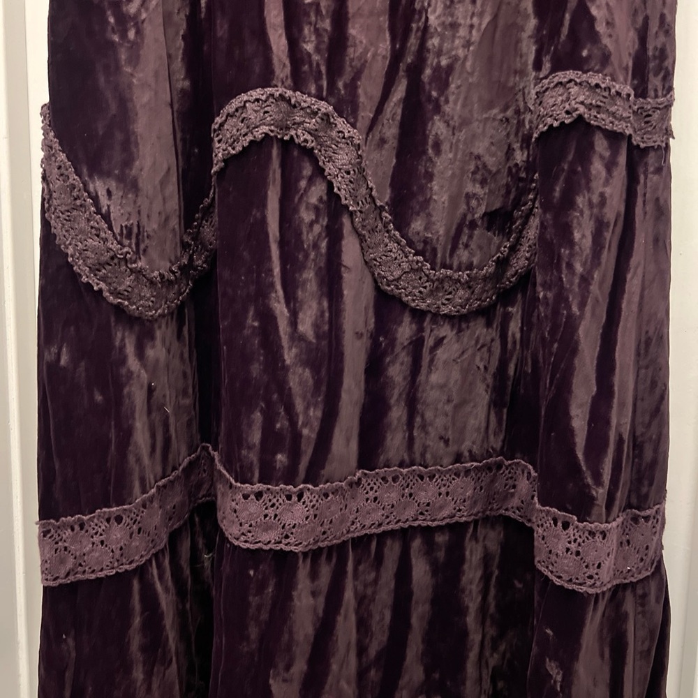 Elegant Women's Skirt - Plum Velvet - Picture 3 of 8